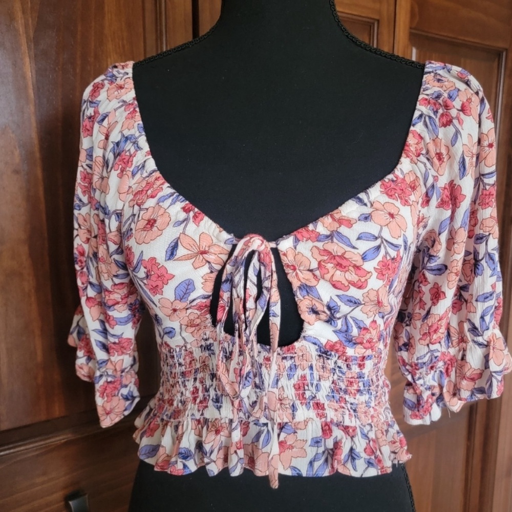 Kendall and kylie floral smoked puff sleeve top